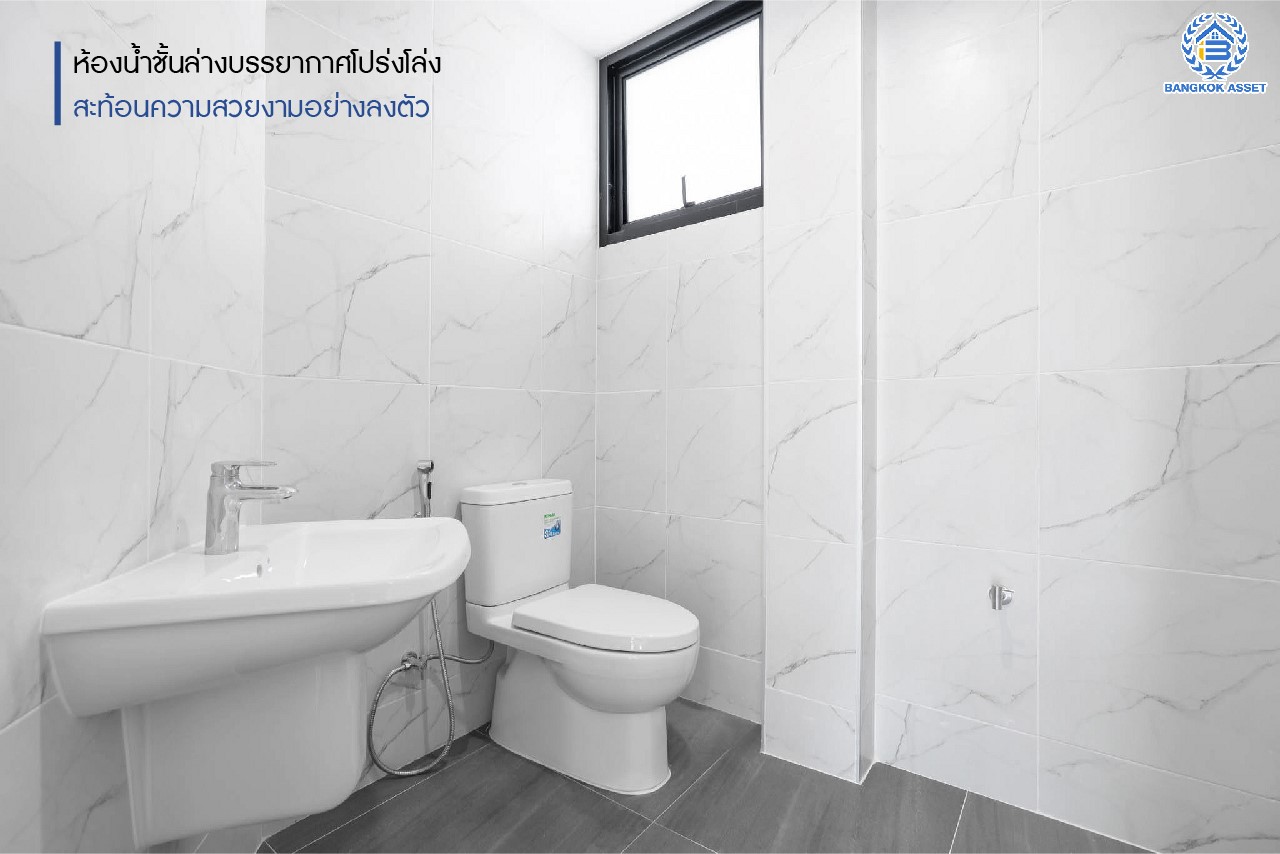 คฤหาสน์ตกแต่งใหม่ ดีไซน์สุด Luxury ม.กฤษดานคร18 บรมราชชนนี หลังมุม เนื้อที่ 77 ตร.ว. บนพื้นที่ใช้สอยมากถึง 320 ตร.ม. อีกระดับของฟังก์ชัน 6 ห้องนอน 2 ห้องน้ำ 1 ห้องอเนกประสงค์ จอดรถได้ 2 คัน บรรยากาศสุด Private บนทำเลศักยภาพเชื่อมต่อหลายเส้นทาง ใกล้เซ็นทรัลปิ่นเกล้า ม.มหิดล , ทางด่วน "กาญจนาภิเษก"...